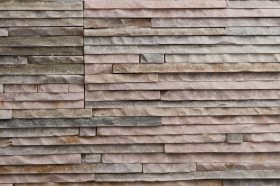 Kamenný obklad za kamna 60x15cm štípaný křemenec růžový